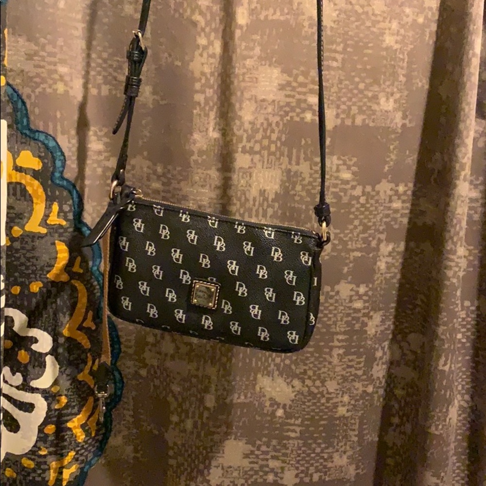Small Dooney an Bourke crossbody bag